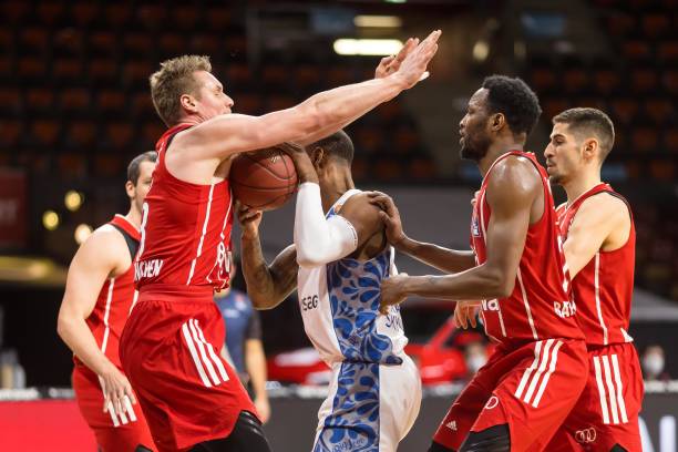 下多名年轻 下多名年轻